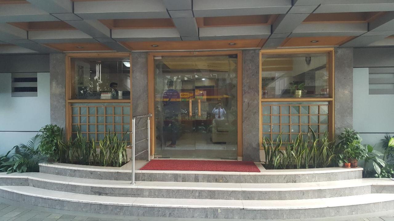 Hotel Ashirwad Pune Exteriör bild